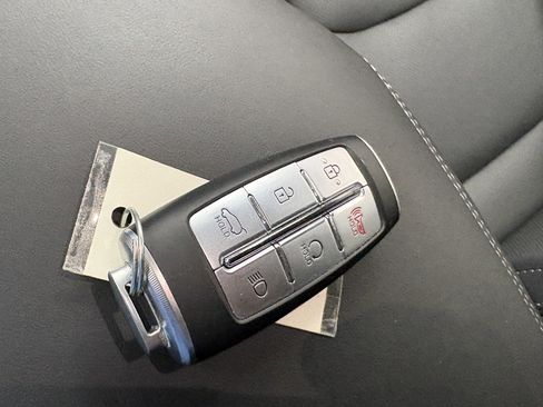 Used 2025 Genesis GV70 2.5T AWD/4WD image 32