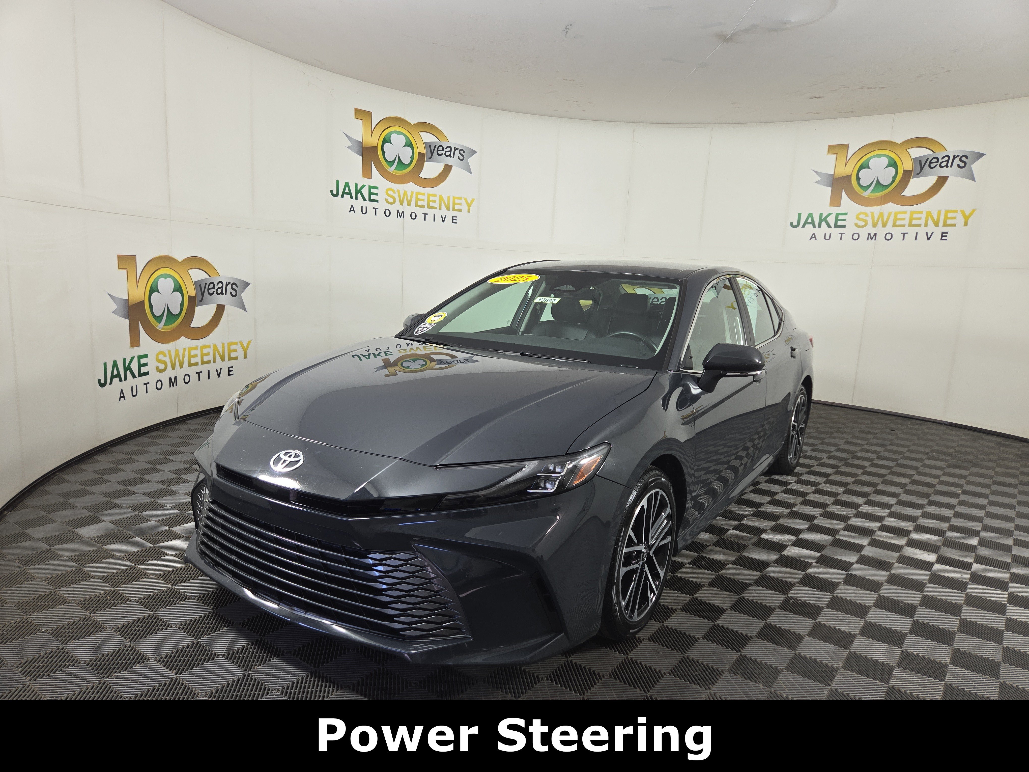 Used 2025 Toyota Camry XLE FWD image 3