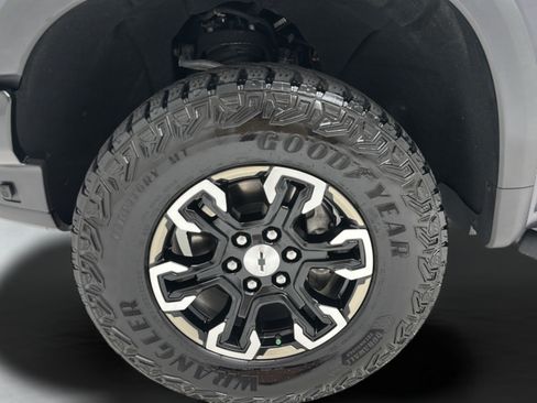 Used 2024 Chevrolet Silverado 1500 ZR2 w/ Technology Package AWD/4WD image 10