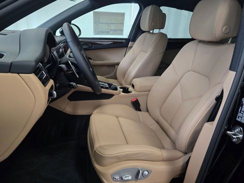 New 2025 Porsche Macan image 5