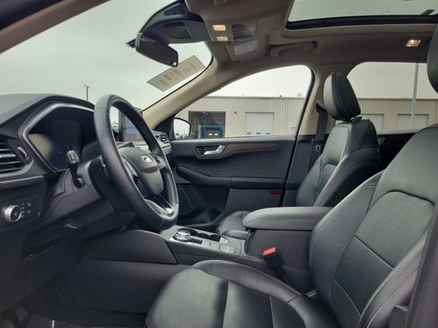 Used 2020 Ford Escape Titanium image 15