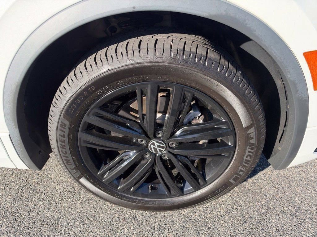 Used 2022 Volkswagen Tiguan SE R-Line FWD image 15