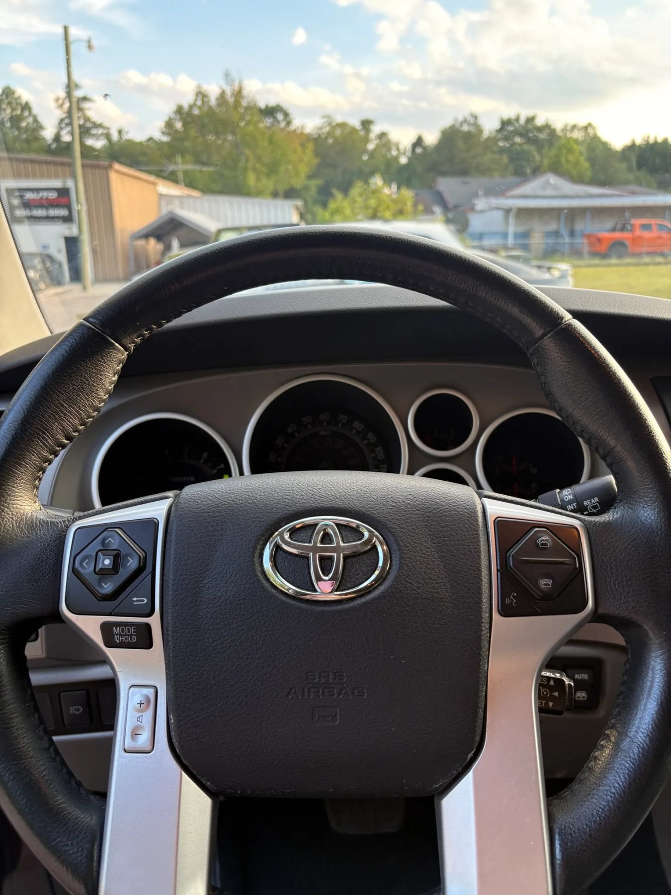 Used 2016 Toyota Sequoia SR5 AWD/4WD image 39