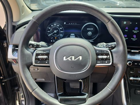Certified 2024 Kia Carnival SX Prestige FWD image 31