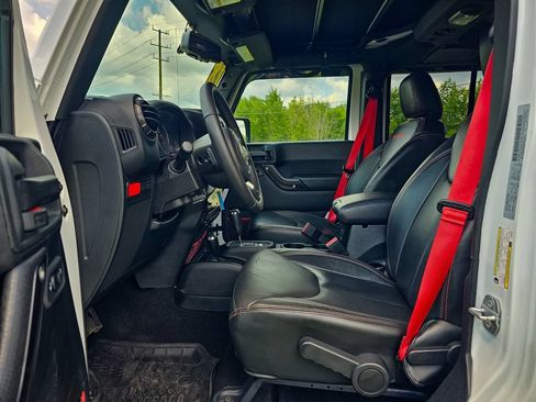 Used 2018 Jeep Wrangler Unlimited Rubicon AWD/4WD image 11