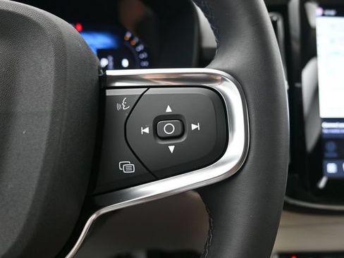 Used 2024 Volvo XC40 B5 Plus w/ Climate Package AWD/4WD image 25