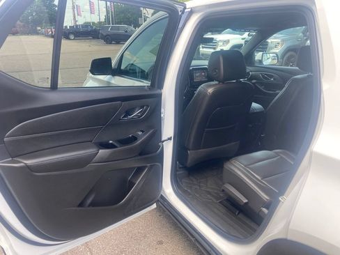 Certified 2023 Chevrolet Traverse LT w/ Rear Camera Mirror Package FWD image 12