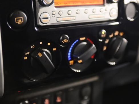 Used 2012 Toyota FJ Cruiser 4WD w/ Convenience Pkg image 30