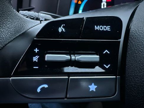 Used 2025 Hyundai Elantra SE image 26