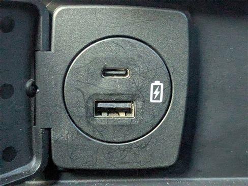 Used 2020 Ford Explorer XLT w/ Comfort Package image 17