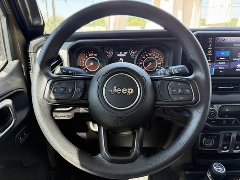 Used 2025 Jeep Wrangler Sport AWD/4WD image 15