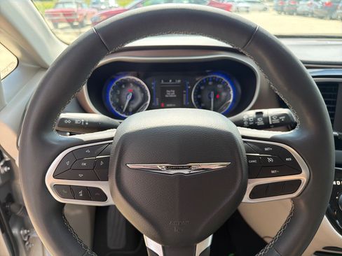 Used 2023 Chrysler Voyager LX FWD image 17