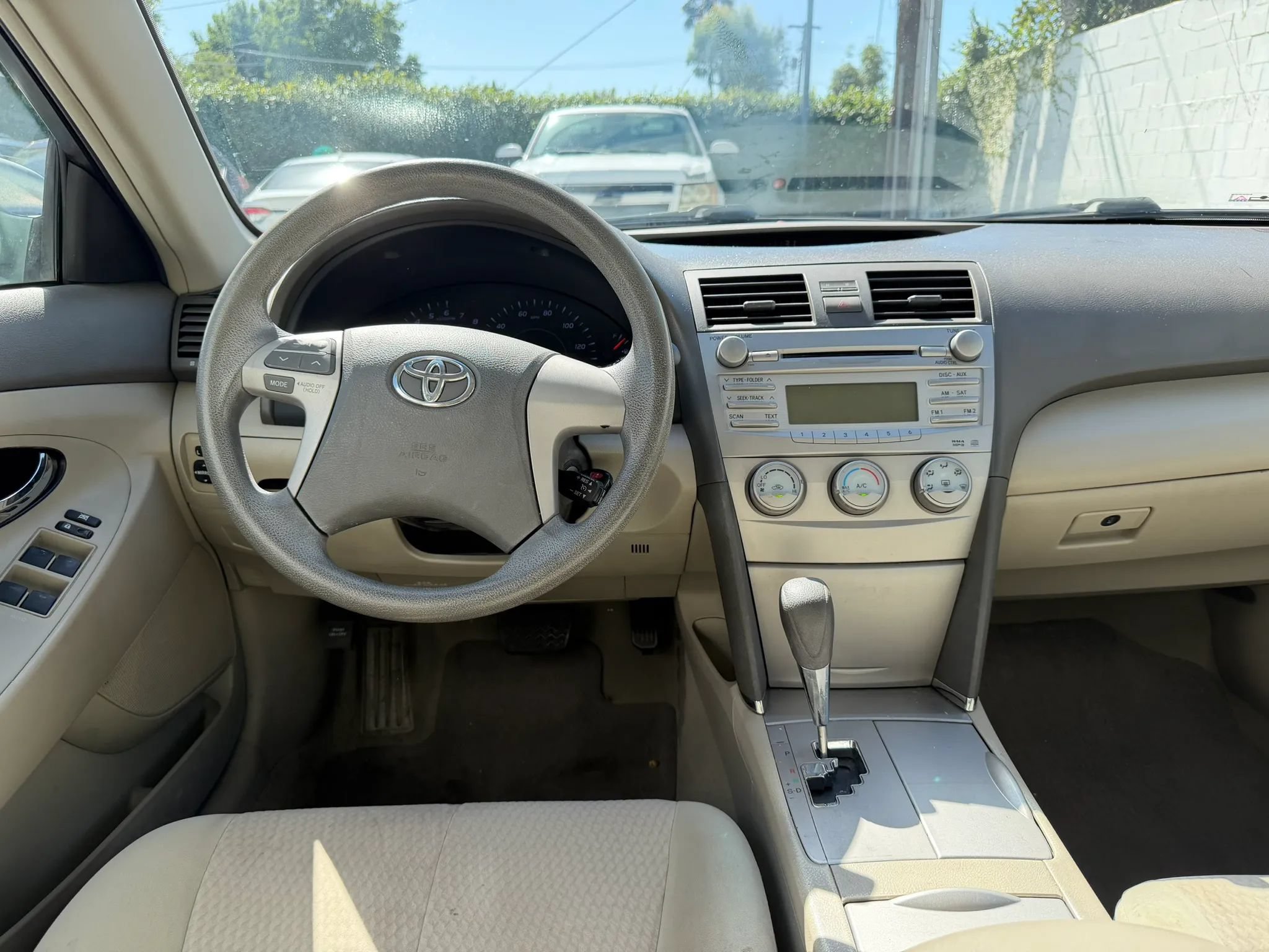 Used 2011 Toyota Camry LE FWD image 32