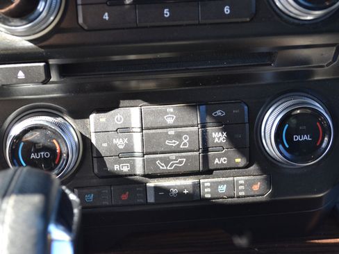 Used 2017 Ford F150 Lariat w/ Equipment Group 502A Luxury image 24