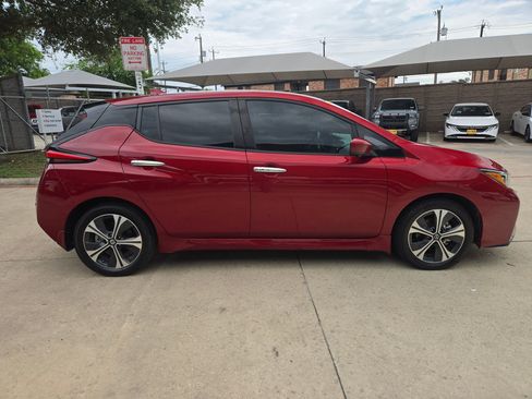 Used 2022 Nissan Leaf SV Plus FWD image 2