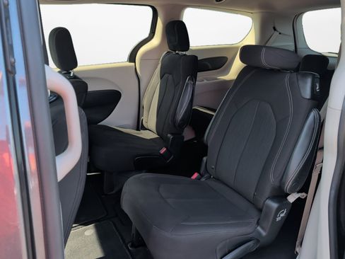 Used 2023 Chrysler Voyager LX FWD image 15