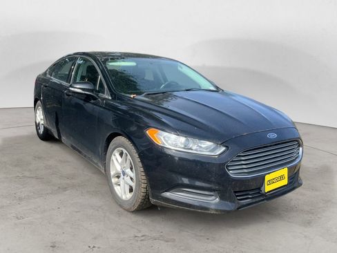 Used 2016 Ford Fusion SE FWD image 2