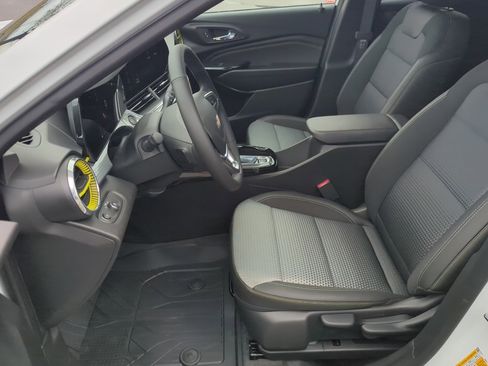 New 2026 Chevrolet Trax LT w/ Sunroof Package image 13