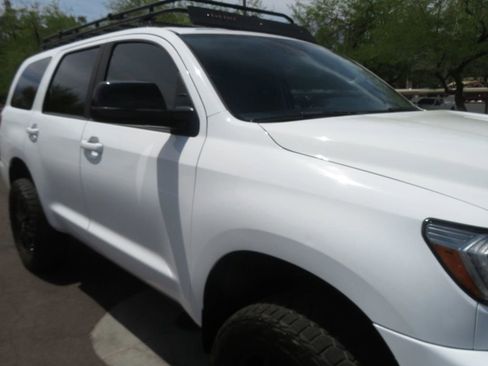 Used 2019 Toyota Sequoia TRD Sport AWD/4WD image 9