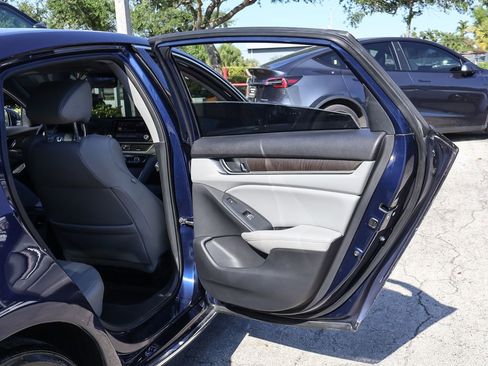 Used 2018 Honda Accord Touring image 28