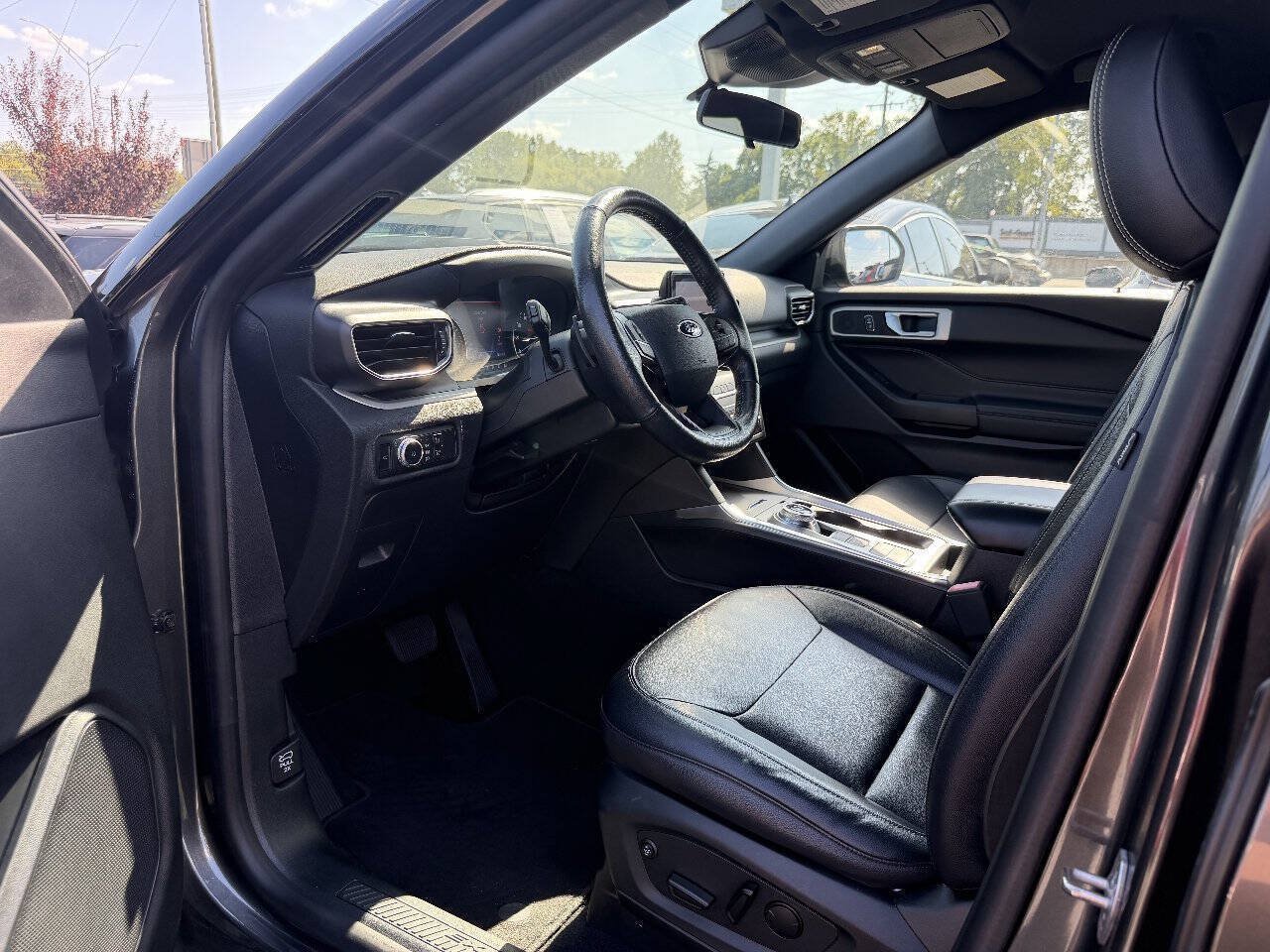 Used 2020 Ford Explorer XLT w/ Equipment Group 202A RWD image 7