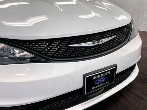 Used 2023 Chrysler Voyager LX image 30