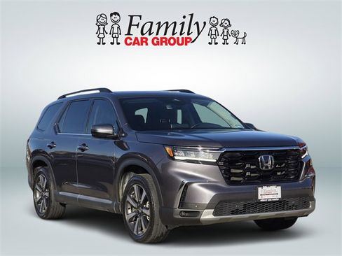 Used 2025 Honda Pilot Touring image 2