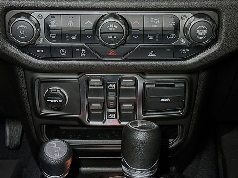 New 2026 Jeep Gladiator Sport AWD/4WD image 10
