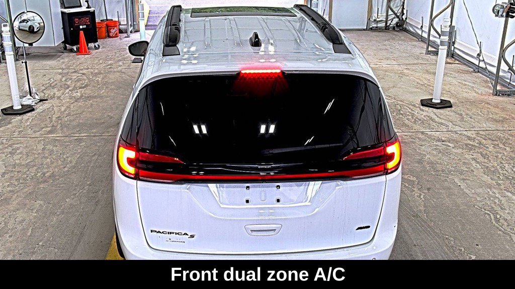 Used 2023 Chrysler Pacifica Touring-L w/ S Appearance Package AWD/4WD image 6