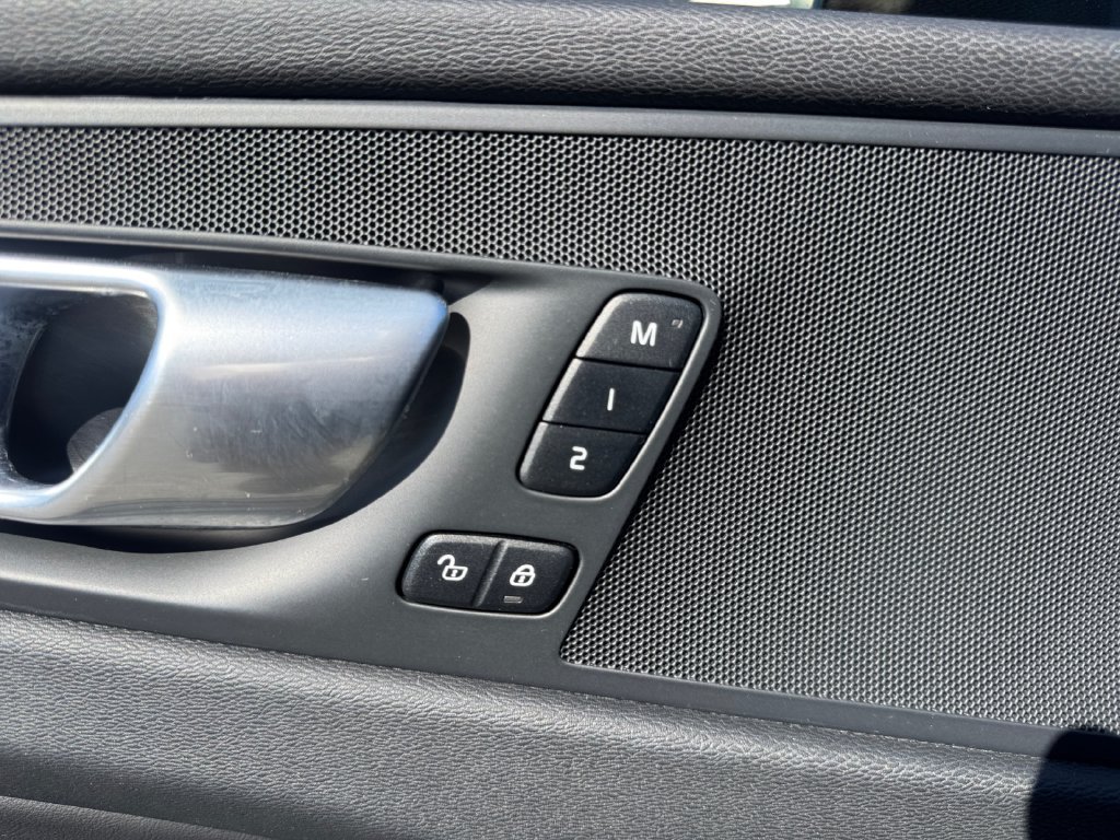 Certified 2024 Volvo XC60 B5 Plus AWD/4WD image 15