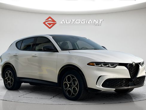 Used 2025 Alfa Romeo Tonale w/ Premium Package AWD/4WD image 14