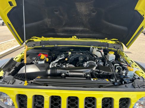 Used 2023 Jeep Gladiator Mojave w/ Cold Weather Group AWD/4WD image 21