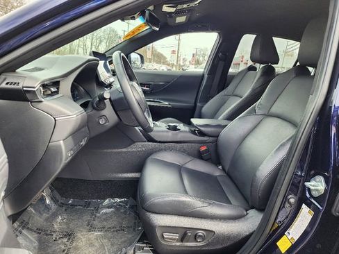 Used 2023 Toyota Venza XLE image 21