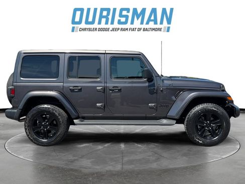 Used 2021 Jeep Wrangler Unlimited Sahara AWD/4WD image 7