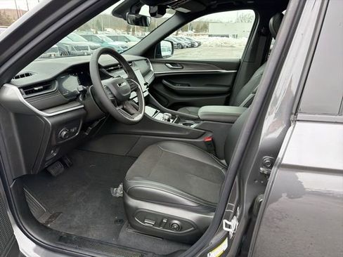 New 2026 Jeep Grand Cherokee Altitude image 16