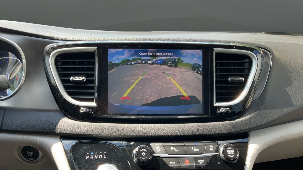 Used 2024 Chrysler Pacifica Touring-L FWD image 36