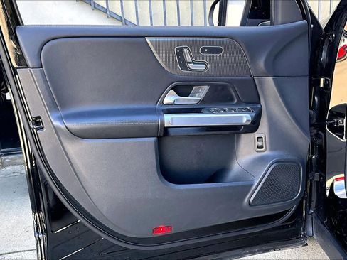 Used 2023 Mercedes-Benz GLB 250 image 21