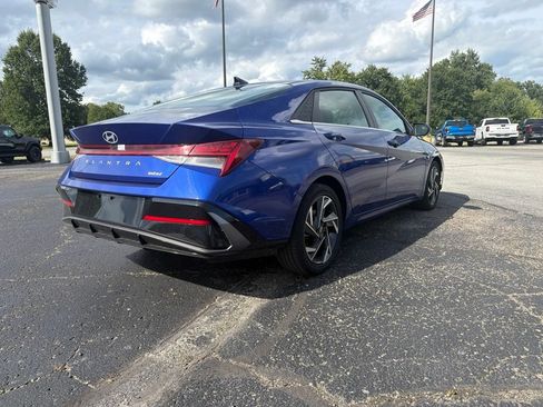 Used 2025 Hyundai Elantra Limited FWD image 6