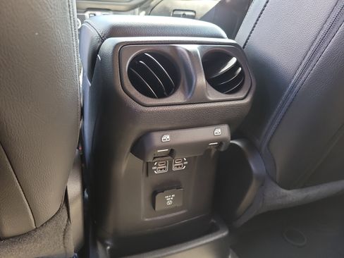 Used 2022 Jeep Wrangler Unlimited Sahara w/ Cold Weather Group image 13