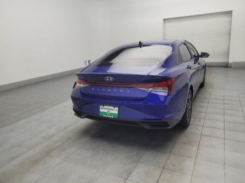Used 2023 Hyundai Elantra SEL w/ Preferred Accessory Package FWD image 9