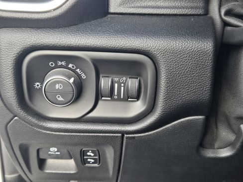 Used 2020 RAM 1500 Laramie image 28