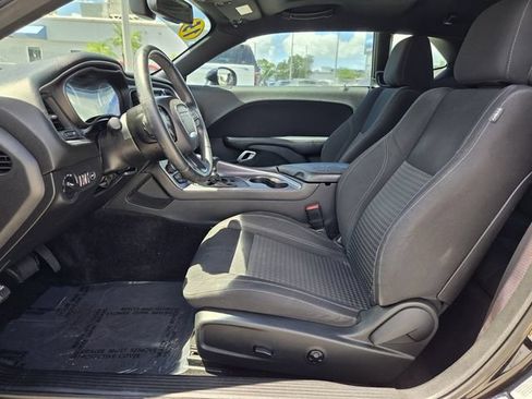 Used 2015 Dodge Challenger SXT RWD image 10