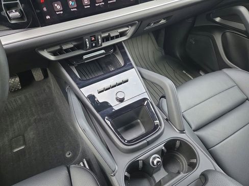 Certified 2024 Porsche Cayenne AWD/4WD image 14