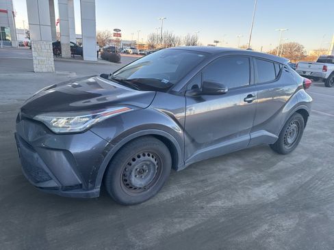 Used 2020 Toyota C-HR LE image 1