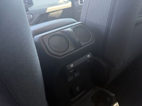 Used 2025 Jeep Wrangler Sahara image 23