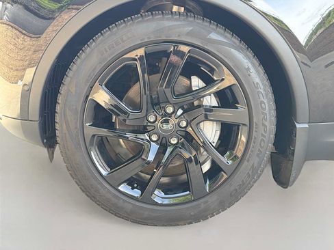 Certified 2025 Land Rover Discovery S AWD/4WD image 6