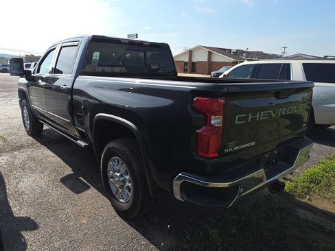 Used 2024 Chevrolet Silverado 2500 LTZ w/ LTZ Convenience Package AWD/4WD image 4