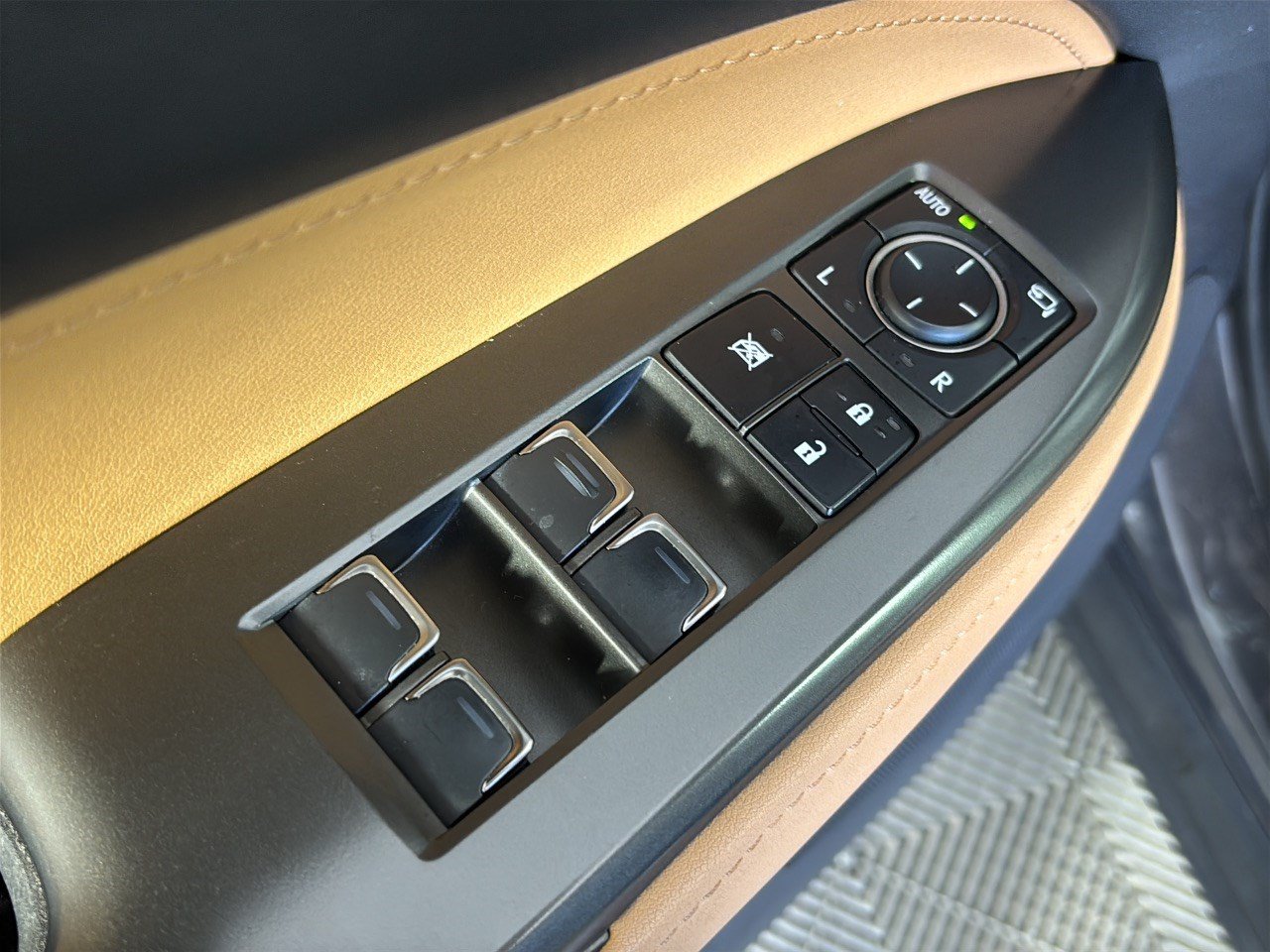 Used 2022 Lexus NX 250 FWD w/ Towing Package (2000 Lbs) image 15