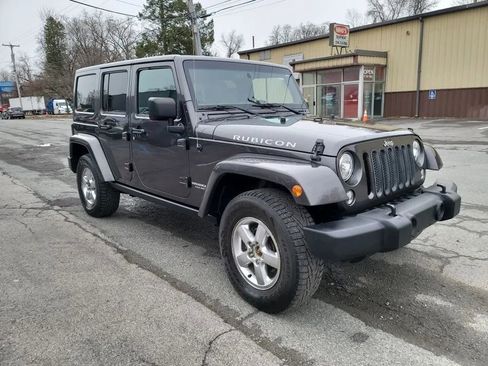 Used 2017 Jeep Wrangler Unlimited Rubicon w/ Connectivity Group AWD/4WD image 3