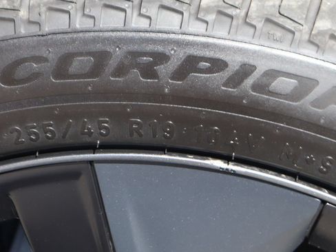 Used 2024 Tesla Model Y Long Range RWD image 44